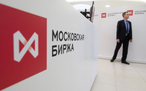 физлица вложили в ценные бумаги на Мосбирже более 1 трлн рублей за 12 месяцев - фото - 1