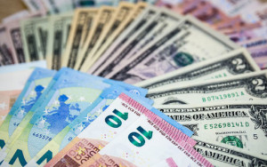 цб: объем иностранной валюты у россиян в январе составил 8,72 трлн рублей - фото - 1