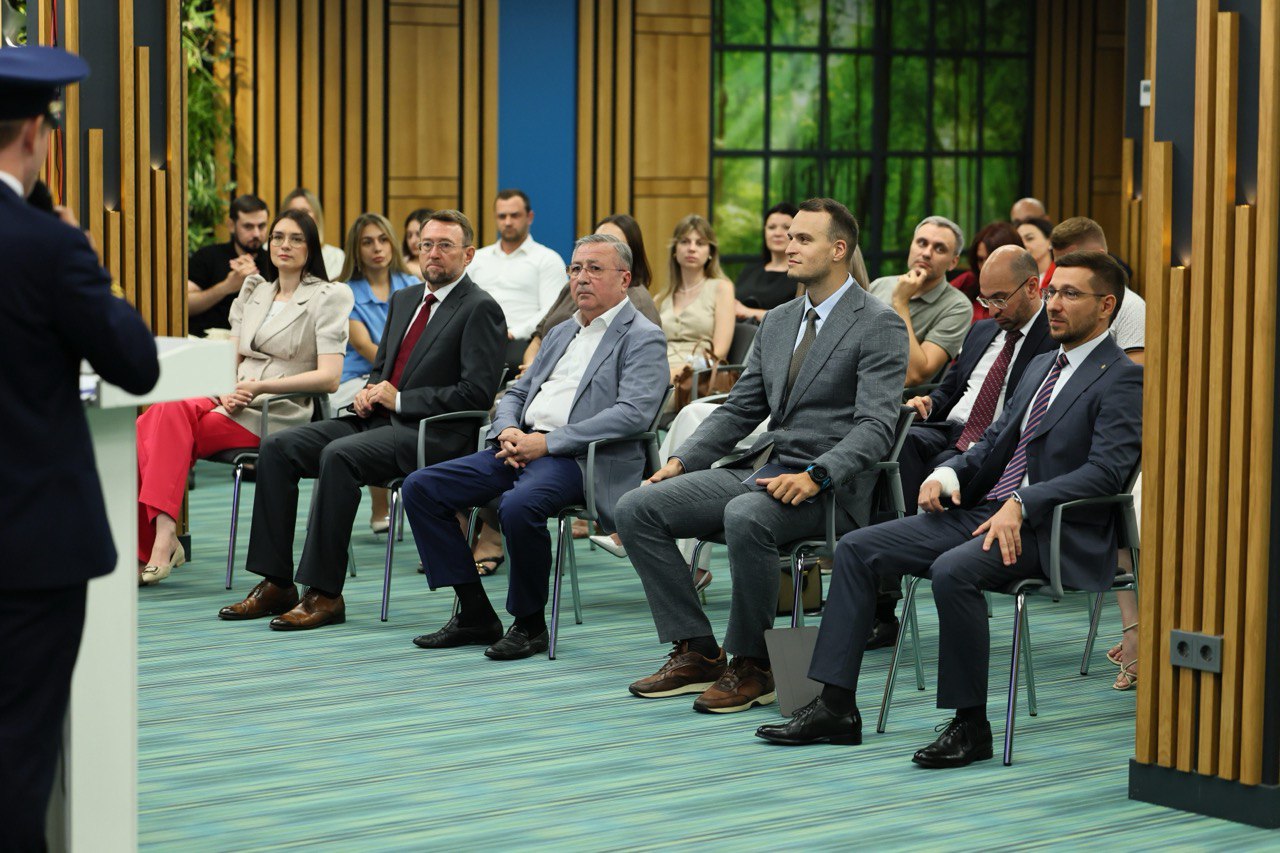 photo_5188599057013143231