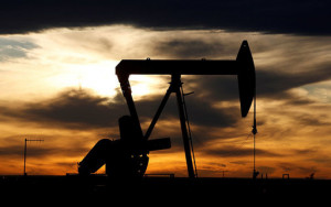 цена нефти марки Brent снизилась до $61 за баррель - фото - 1