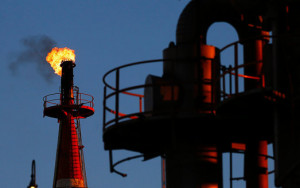 нефть подешевела на 2% после разблокировки Суэцкого канала - фото - 1