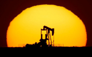 нефть марки Brent подорожала выше $65 за баррель впервые с начала месяца - фото - 1