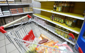 из-за ажиотажного спроса на продукты цены продолжают расти - фото - 1