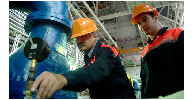 российская промышленность упала на 6,6% в апреле - фото - 1