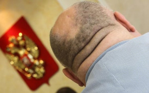 эксперты посоветовали повысить зарплаты чиновникам - фото - 1
