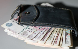 общая задолженность по зарплате в России сократилась на 10% - фото - 1