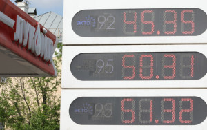 цены на бензин в апреле выросли на 0,5% - фото - 1