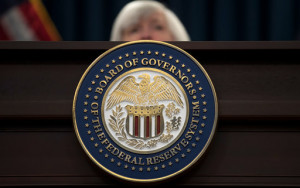 фрс США повысила базовую ставку до 0,25–0,5% - фото - 1