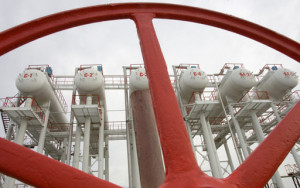 nyt: ЕС планирует поэтапный запрет на импорт нефти из России - фото - 1
