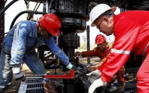reuters: США разрешат двум компаниям поставлять нефть из Венесуэлы в Европу - фото - 1