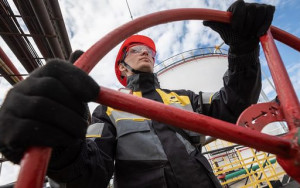 минфин ждет долю доходов бюджета от продажи нефти и газа в 2022 году выше 40% - фото - 1