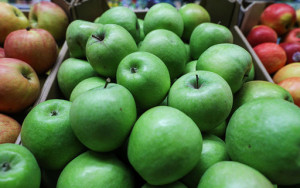 минэк опроверг исключение яблок и говядины из списка социально значимых товаров - фото - 1