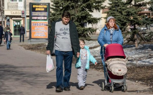 четверть семей тратят маткапитал на ежемесячные пособия - фото - 1