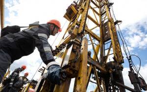 минфин: средняя цена Urals в июле составила $64,3 за баррель - фото - 1