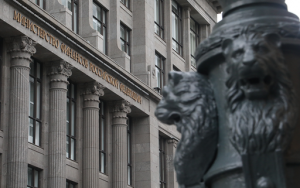 минфин не готов поддержать увеличение трат из ФНБ до 6 трлн рублей - фото - 1